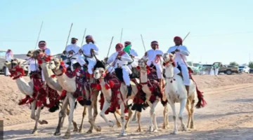 اليوم الوطني بحقل: مسيرات الهجن والخيول تجسد فرحة الأهالي بمشاهد تراثية